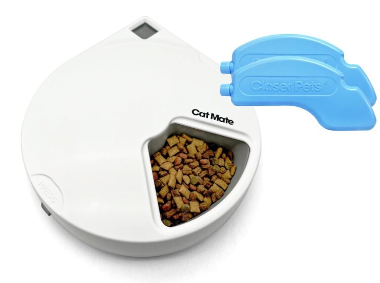 White Cat Mate automatic pet feeder with blue ice packs